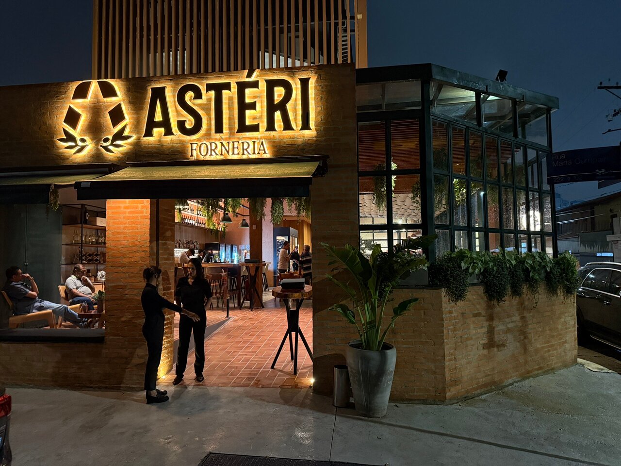 Astéri Forneria une sabores da Grécia e da Itália em uma experiência gastronômica única na Zona Norte de São Paulo