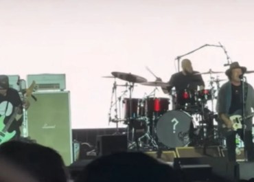 Pearl Jam faz apresentação surpresa com novo baterista no Ohana Festival