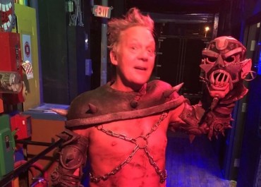 Morre Chuck Varga, cofundador e vocalista do GWAR, aos 68 anos