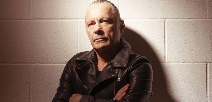 “Temos algumas surpresas na manga com o Iron Maiden”, declara Bruce Dickinson