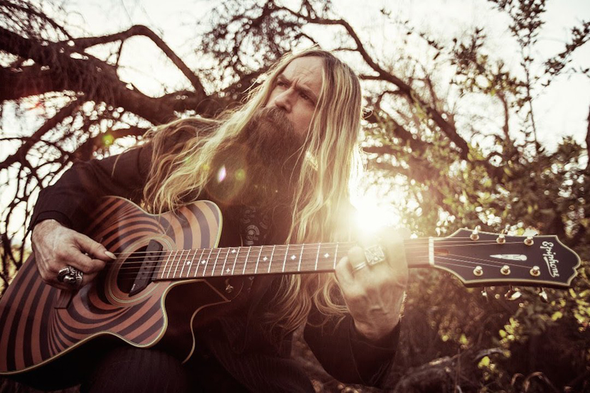 Pantera: Zakk Wylde quebra a mão e continua turnê tocando com três dedos