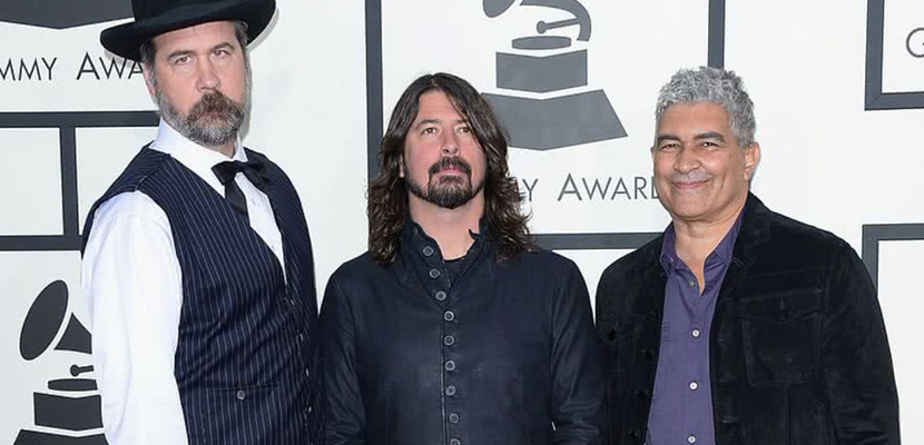 Membros do Nirvana tocam Smells Like Teen Spirit com Post Malone no vocal no SNL50