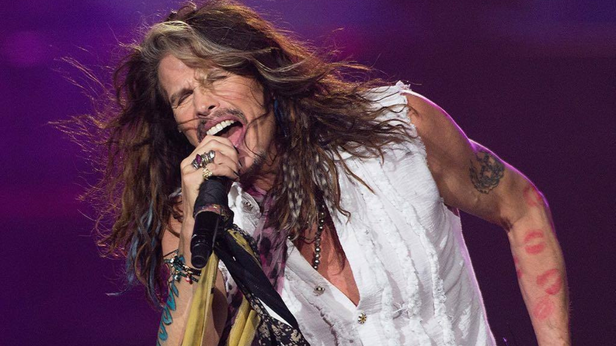 Steven Tyler volta a se apresentar em festa beneficente do Grammy