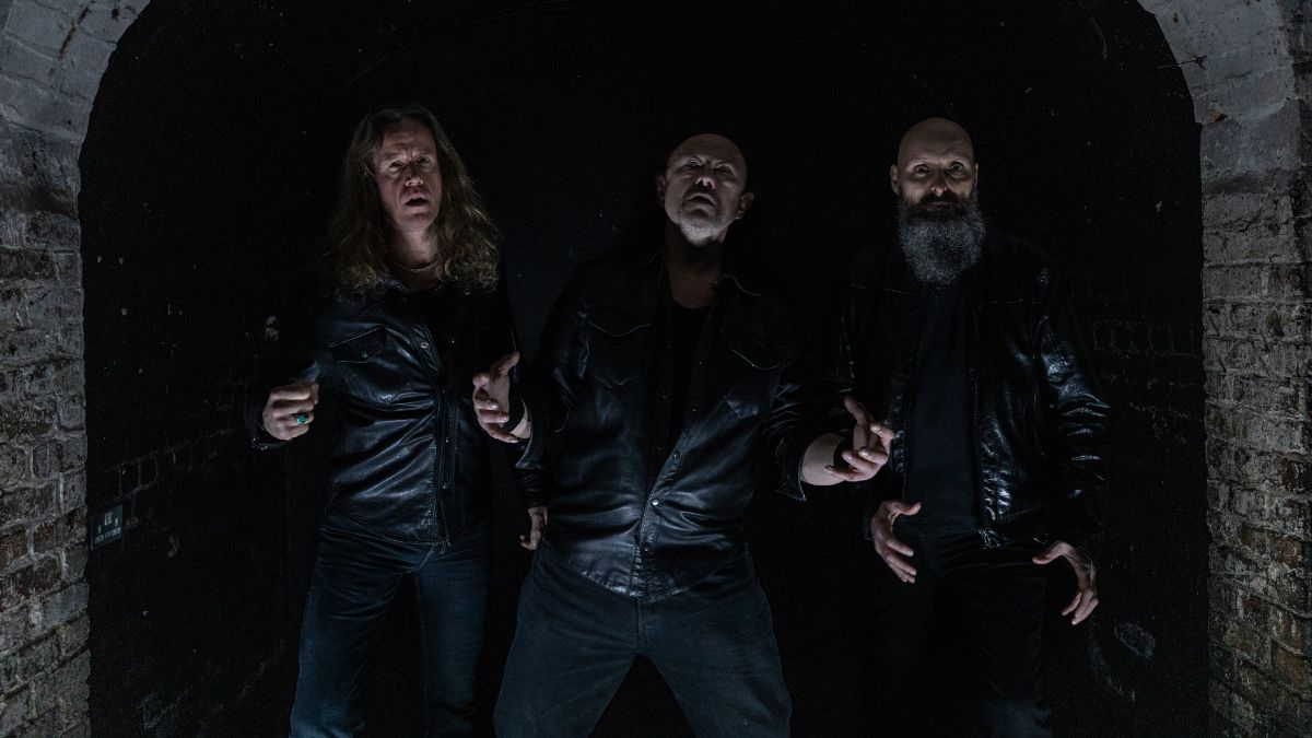 Venom fala sobre novo álbum e segredo da longevidade: “Amizade e respeito mútuo”