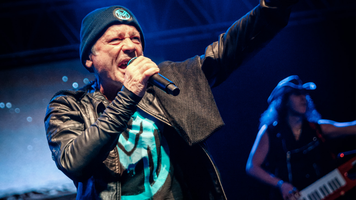 Bruce Dickinson relembra turnê com o Mötley Crüe