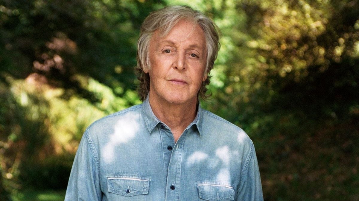 Paul McCartney surpreende e faz show para quase 600 pessoas
