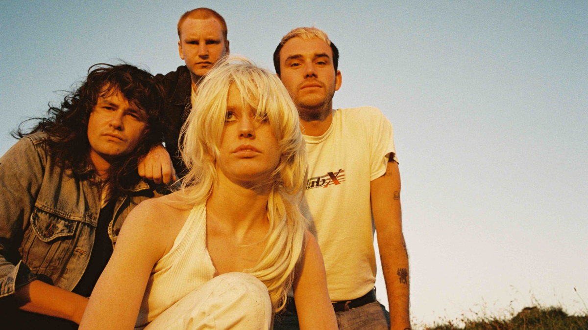 Amyl and the Sniffers: “Quero mostrar que é possível ser feminina e uma figura de força ao mesmo tempo”