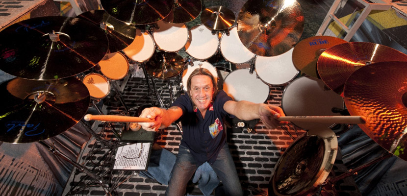 Nicko McBrain (Iron Maiden) vai fazer meat and greet no restaurante Rock N Roll Ribs