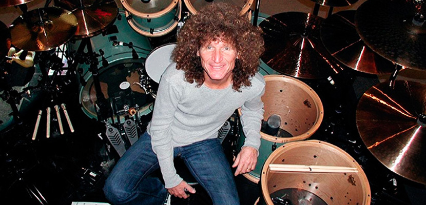 Tommy Aldridge quebra tudo em performance de Bark at the Moon