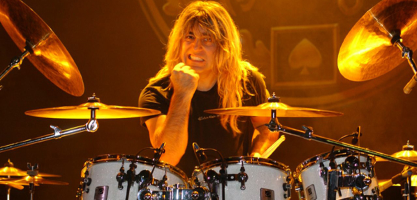 Orgulho do pai: filho de Mikkey Dee faz show com Scorpions no México