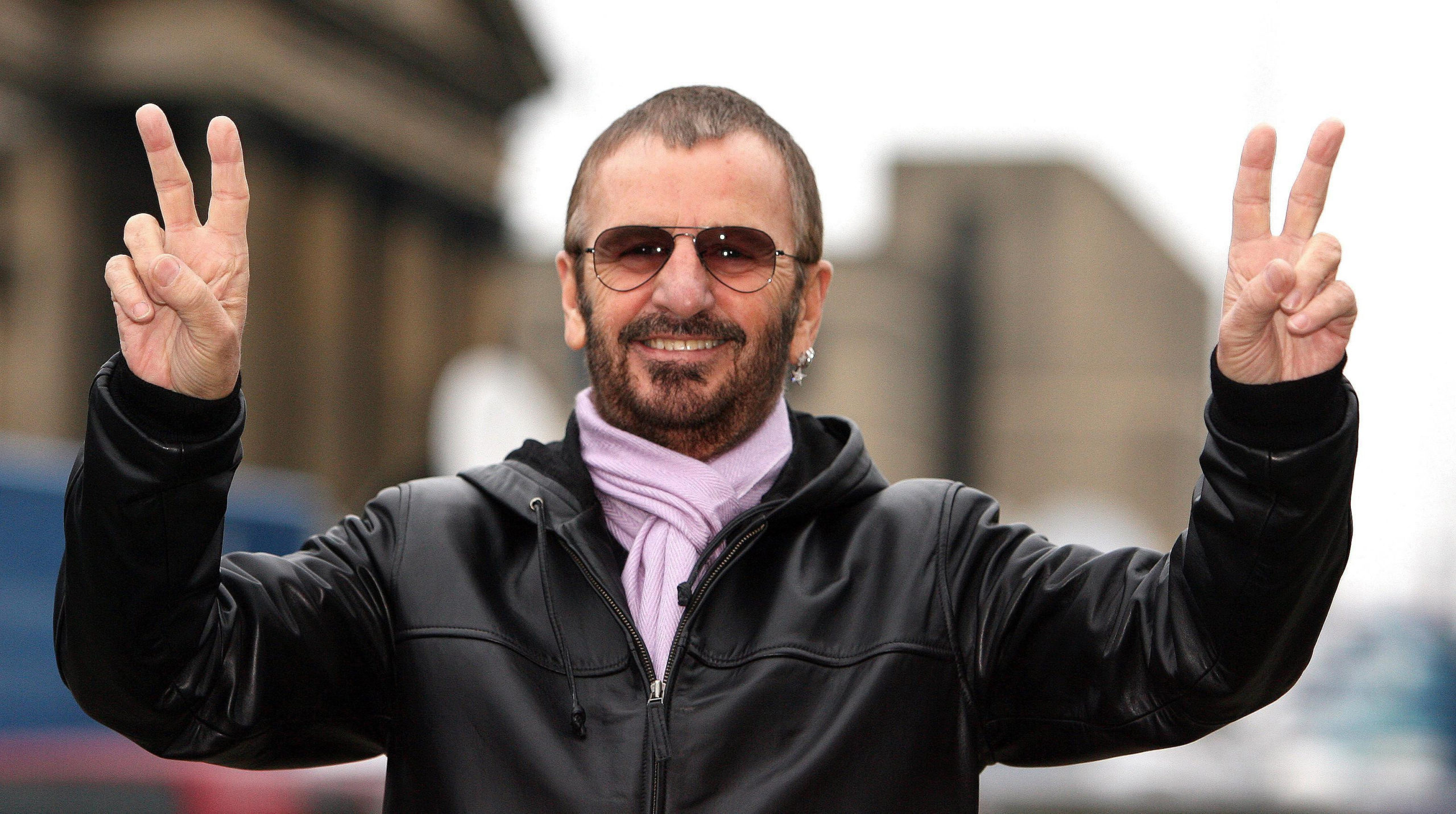 Ringo Starr diz que prefere fazer parte de uma banda: “Não tem como tocar Yesterday só na bateria”