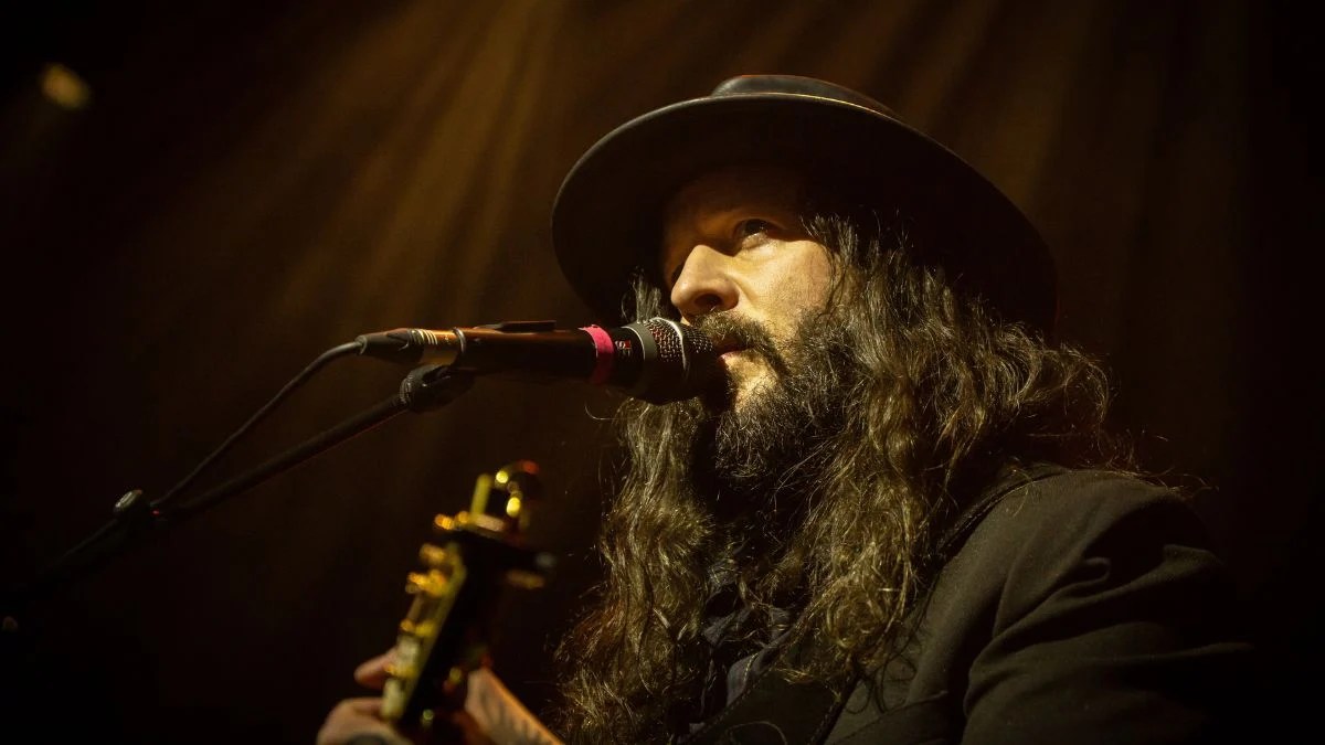 Shawn James reflete: “Não escrevo música para ser popular ou famosa”