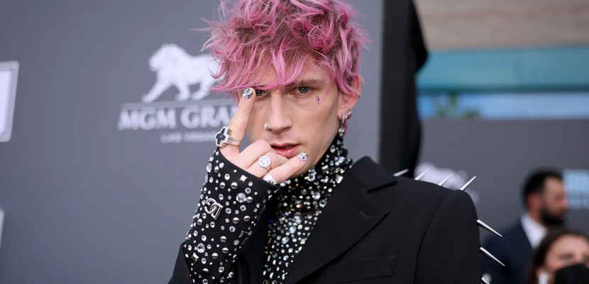 Machine Gun Kelly tornou a guitarra legal novamente, afirma Tim Henson (Polyphia)