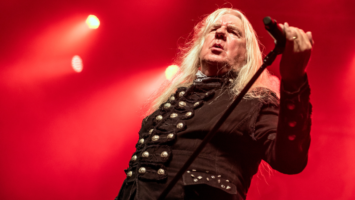 Biff Byford fala sobre o Saxon ser influência para outras bandas