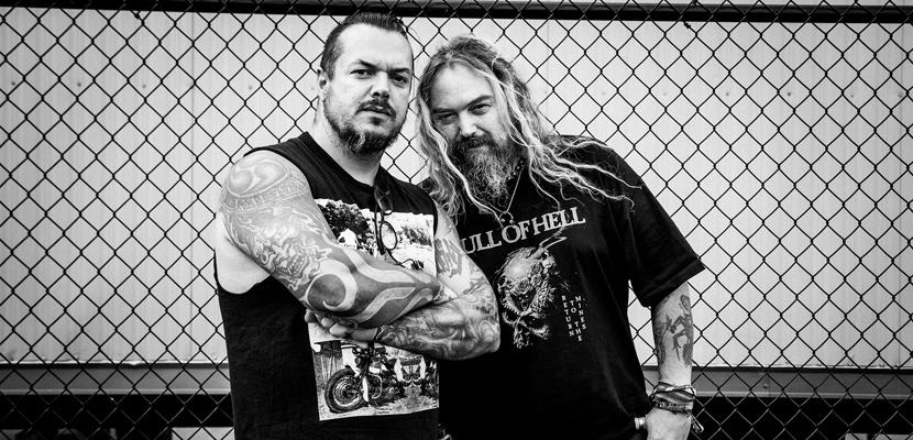 Jello Biafra e os irmãos Cavalera protestam contra Trump em show nos Estados Unidos