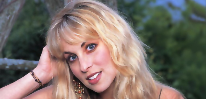 Candice Night hipnotiza com a delicadeza de sua voz em The Last Goodbye