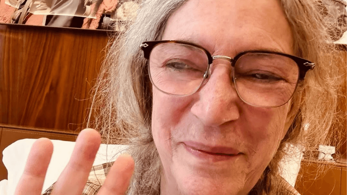 Patti Smith faz publicação tranquilizando fãs após desmaio em show